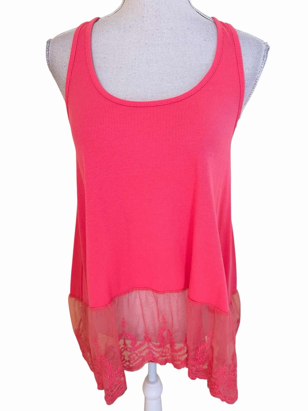 Umgee Coral Lace-Hem Extension Tank Top S